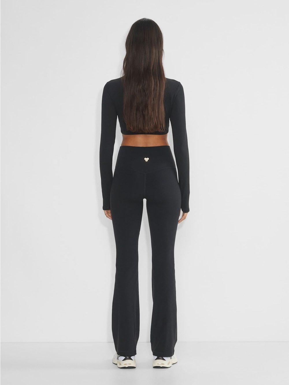 NEW!! Women’s Aritzia Butter Black High-Rise Cheeky Flare Leggings Size 2 - Picture 4 of 9